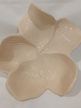 Arhaus Cream Magnolia 8.5" Plate Bowl Wall Hang Excellent Condition